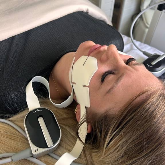 Ansigtsbehandling med Emshaper Face - Studio Strong, Horsens