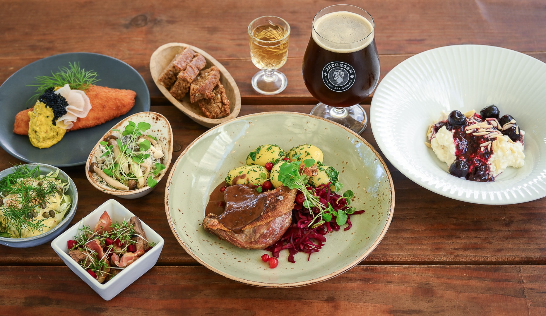 Full Experience: Julemiddag med fri bar på Darling - Darling Bistro & Bar, København K